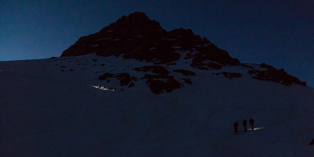 climb_mount_toubkal_night people walking on dark with with headlamp